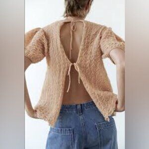 NWT Zara Textured Puffy Sleeve Open Back Top – Size M – Cream Flowy Blouse